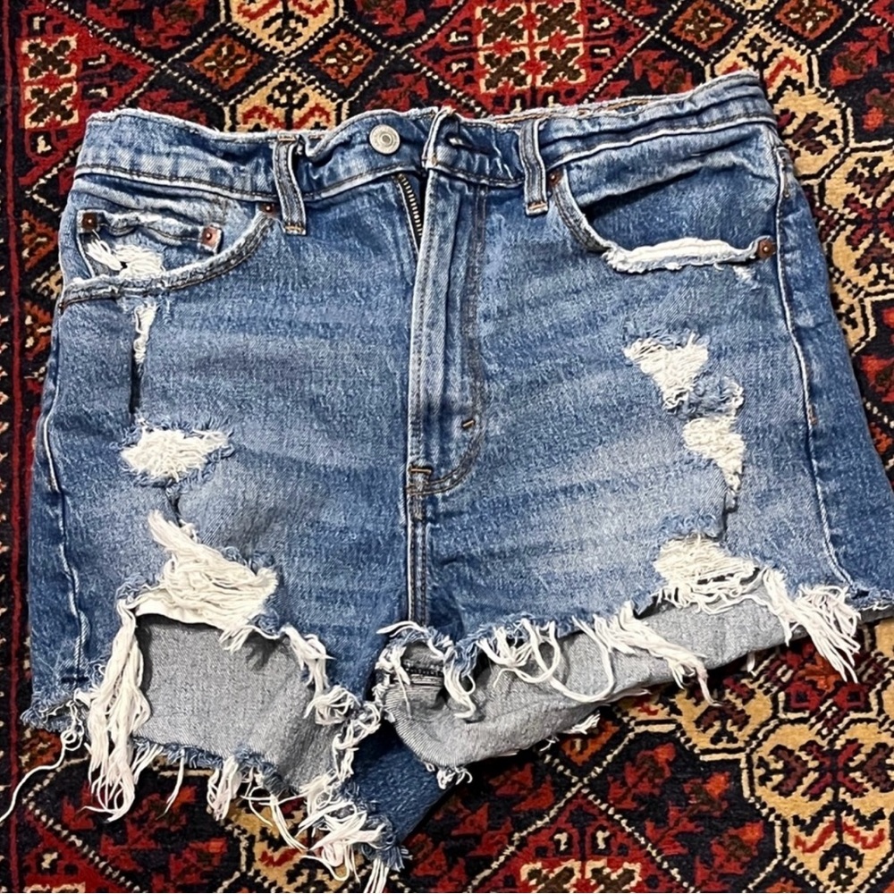 Abercrombie & Fitch The Mom Short High Rise